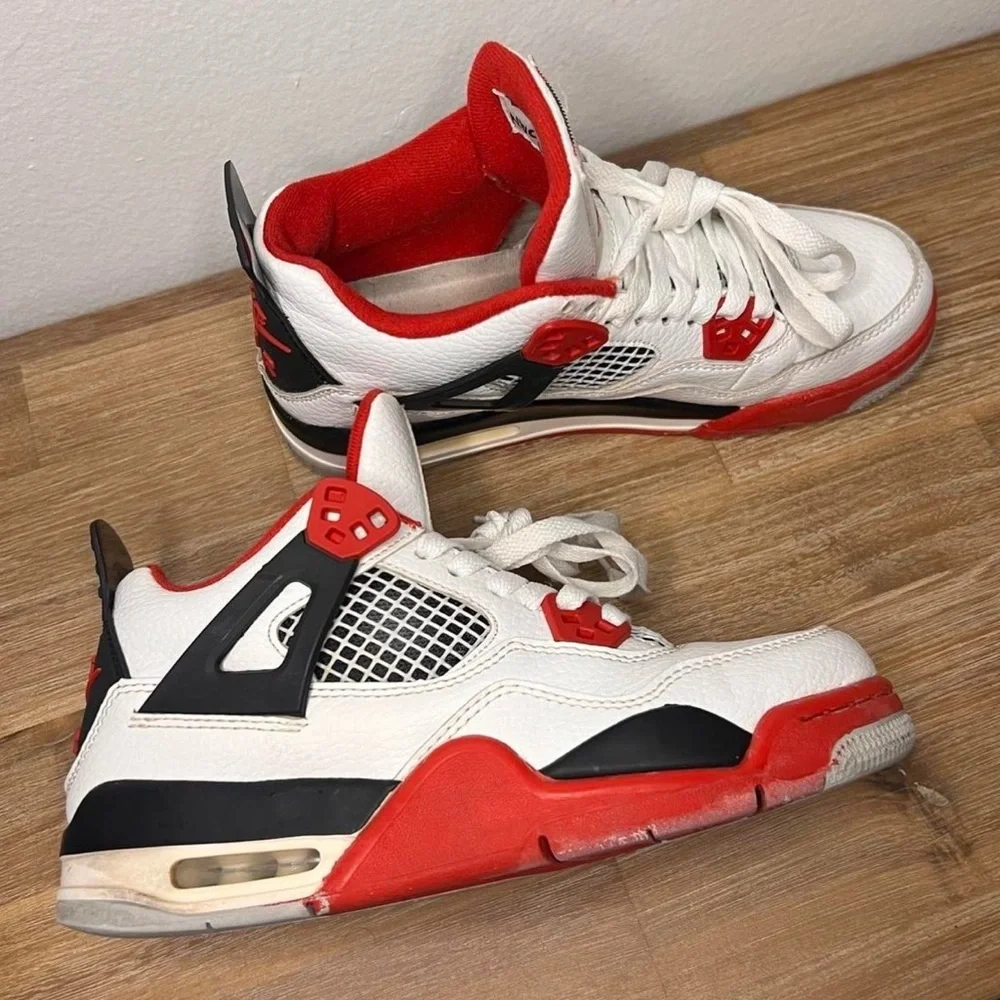 Size 5.5 (GS)‎ - Jordan 4 Retro OG 2020 Low Fire Red
